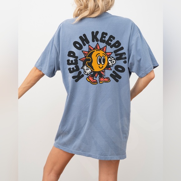 Comfort Colors Keep on Keepin’ on Retro Sunshine Graphic Tee - Picture 4 of 12